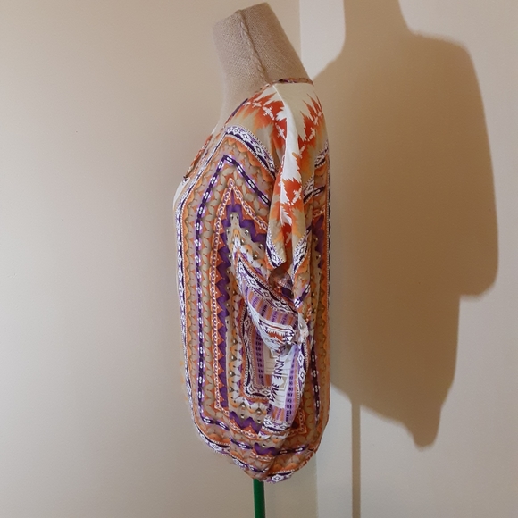 🌻3/$20Nurture bright aztec print oversize top med - Picture 7 of 9